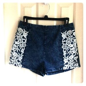 En Creme Blue High-waisted Jean Shorts